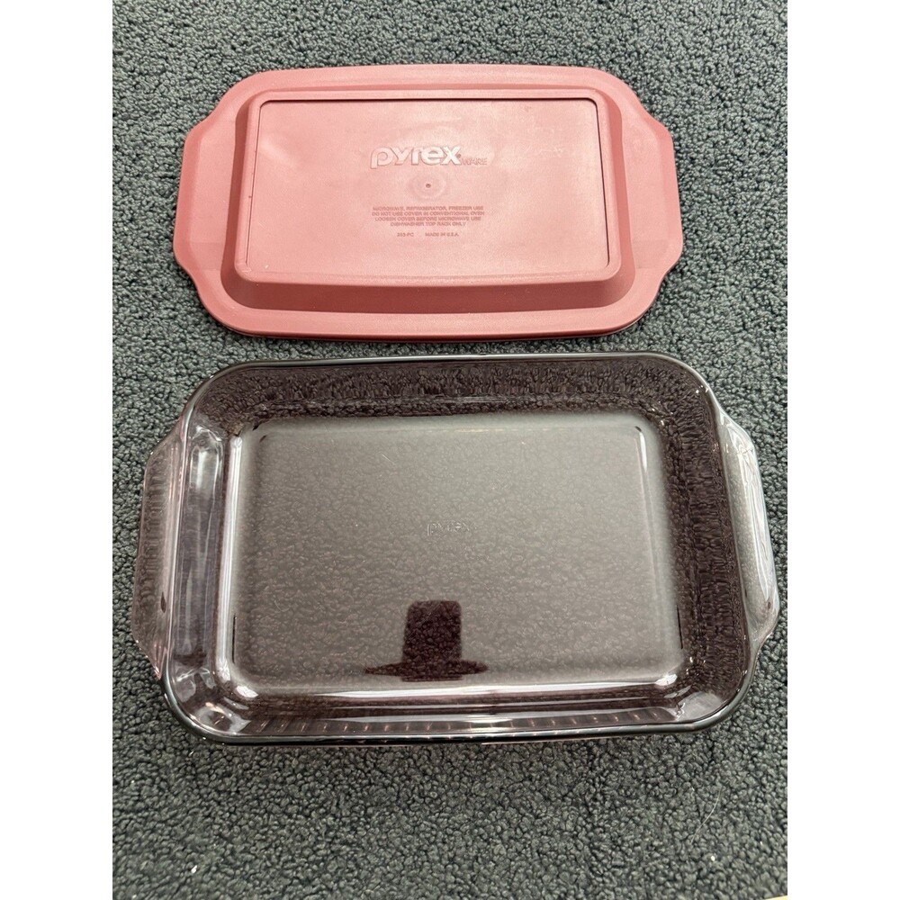 Pyrex Cranberry/Amethyst  Glass 13x9x2 Casserole Dish 3QT 233-R with Lid